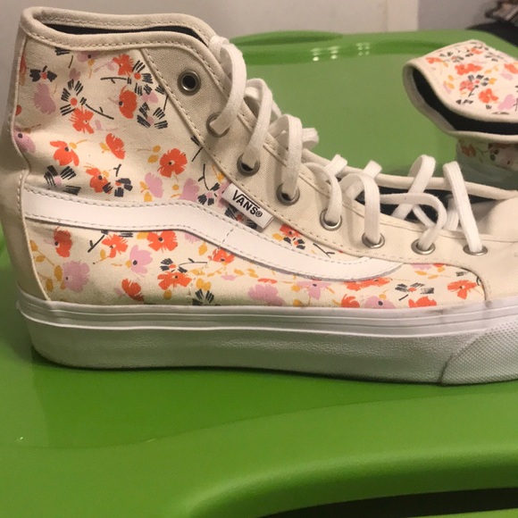 Leila vans - Picture 3 of 3